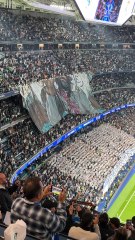 Tifo e himno en el Real Madrid - City