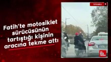 İstanbul'da motosiklet sürücüsünün tartıştığı kişinin aracına tekme atması kamerada