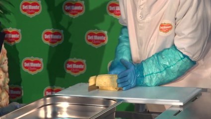 Factory worker sets world record as the fastest person to peel and slice a pineapple