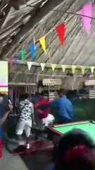 Tras discusión, hombre pierde la vida en billar, en Tela