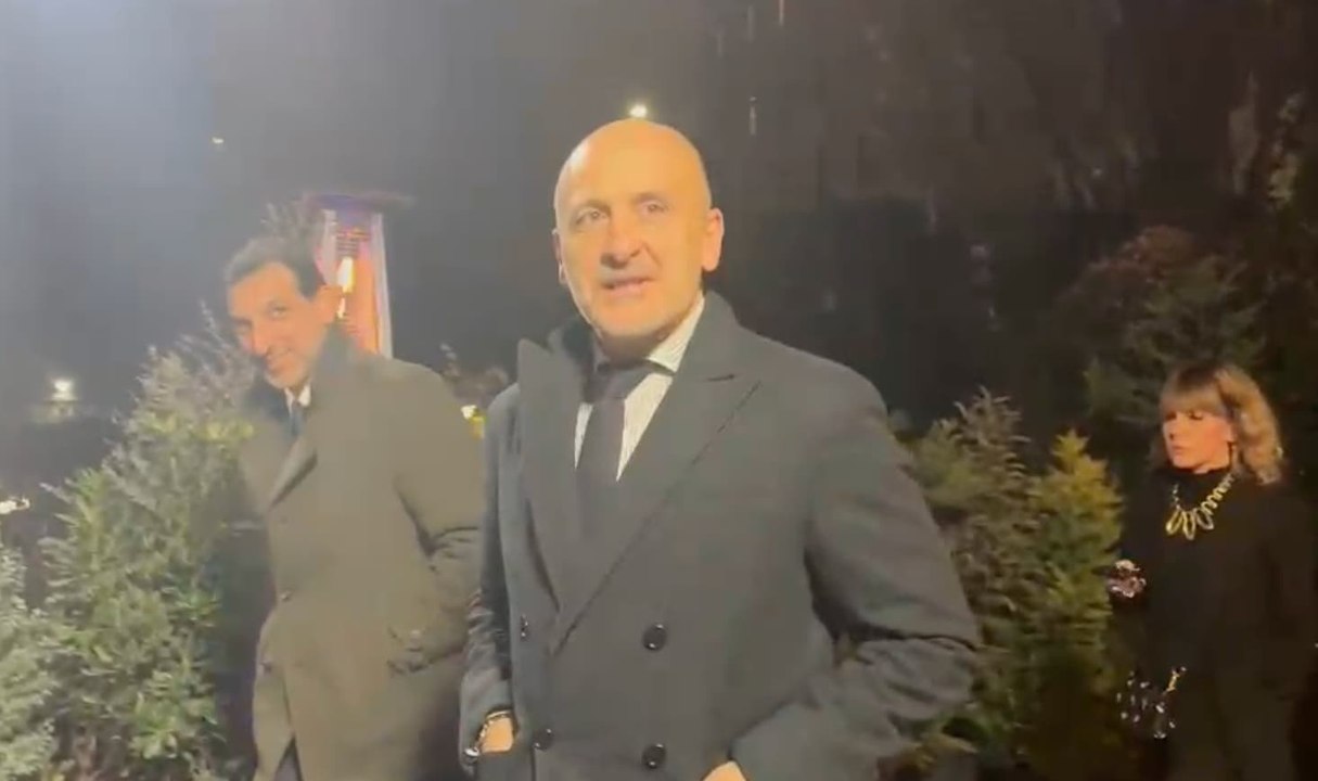 VIDEO FCIN1908 / Inter, l'arrivo di Ausilio alla cena di Natale: "Ma come siete..."