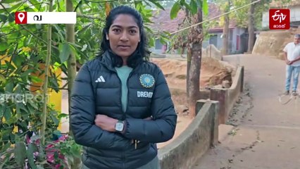 സമ്മതിദാനം രേഖപ്പെടുത്തി വനിതാ ക്രിക്കറ്റ് താരം സജന സജീവൻ; എല്ലാവരും വോട്ട് ചെയ്യണമെന്ന് താരം