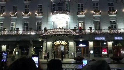 Nobel ödüllü Maria Corina Machado Oslo'da kalabalığı selamladı