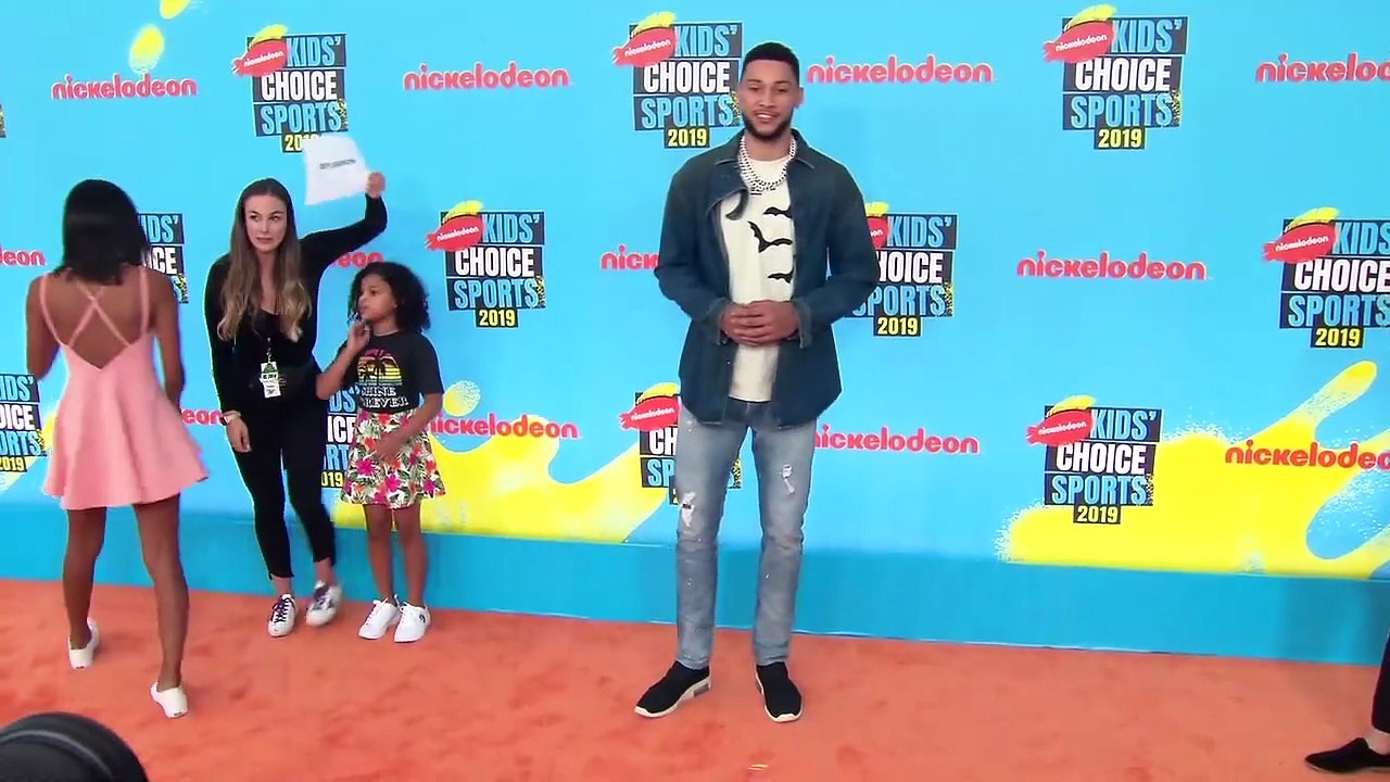 Kris Jenner Reacts To Kim Kardashian & Kourtney Fight On KUWTK