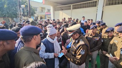 आरक्षकों को पुलिस परिवार ने दी श्रद्धांजलि, परिजनों का रो रोकर बुरा हाल