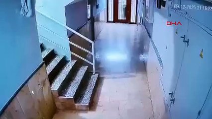 Güllü'nün kızı ve arkadaşının kaçış planı ortaya çıktı! Ellerinde valizlerle yakalandılar