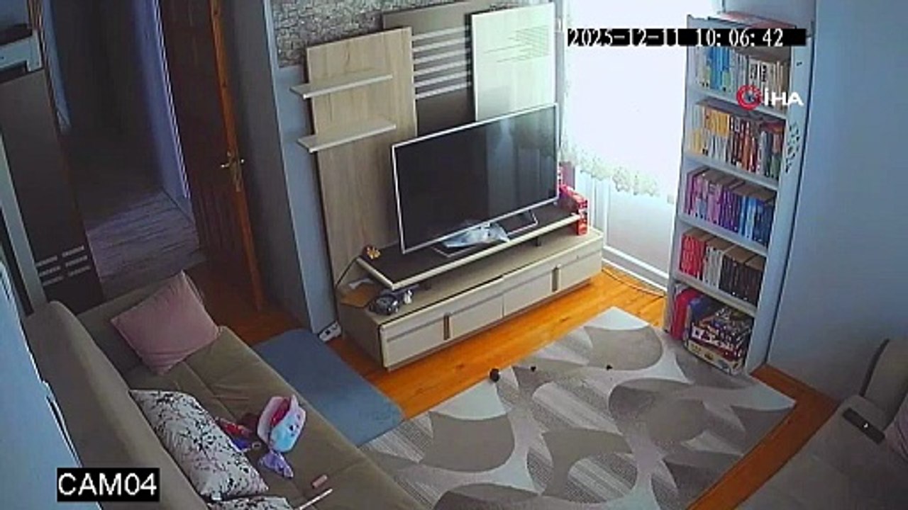 Balıkesir Sındırgı’da Deprem Anının Görüntüleri Ortaya Çıktı