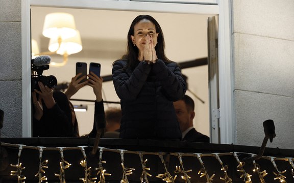 La Nobel per la Pace 2025 Machado per la prima volta in pubblico dopo 11 mesi, tra trionfo e proteste