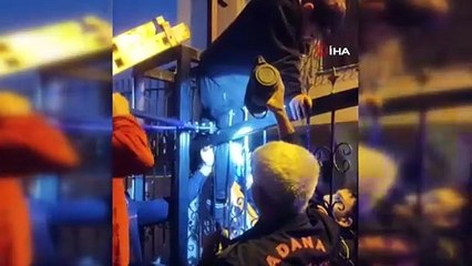 Küçük çocuğun bacağına demir korkuluk saplandı