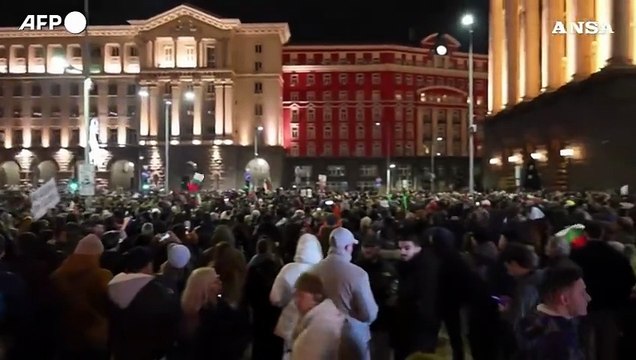 In Bulgaria nuove proteste, migliaia in piazza contro il governo accusato di corruzione