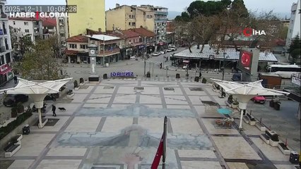 Balıkesir'de deprem anı kameraya böyle yansıdı