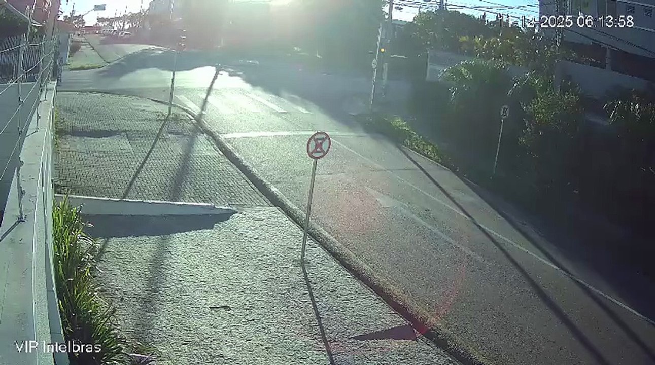 Câmera de segurança mostra momento do acidente em Curitiba