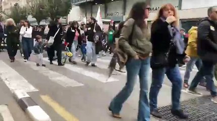 Manifestació pels carrers de València en la jornada de vaga d'educació