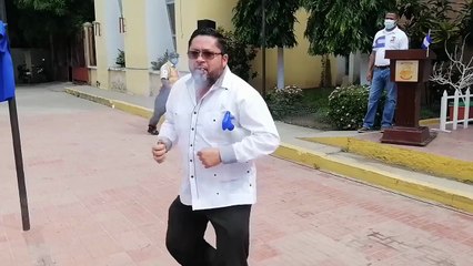 Candidato celebra con baile navideño que ganó alcaldía en La Lima