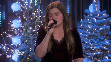Bing Crosby's "White Christmas" (Live) - Kelly Clarkson