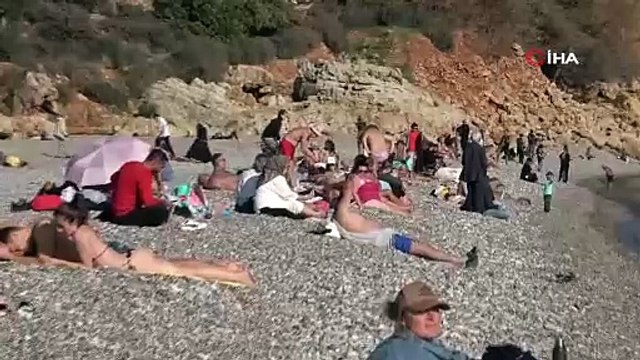 İki mevsimi bir arada yaşıyorlar: ''Akşam soba yaktık, sabah güneşleniyoruz''