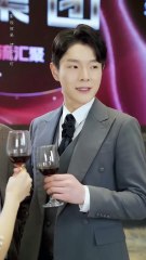 18yo Forced to Marry a 60yo—💕She Runs and Marries a Random Guy Who’s Actually Her Billionaire Boss!