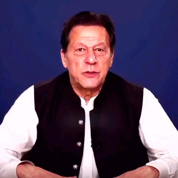 ‏”یہ جو مرضی کر لیں، ان کے حربوں کی وجہ سے اپنے مؤقف سے پیچھے نہیں ہٹوں گا۔“ پاکستان کے عوامی مینڈیٹ والے حقیقی  وزیراعظم عمران احمد خان نیازی!