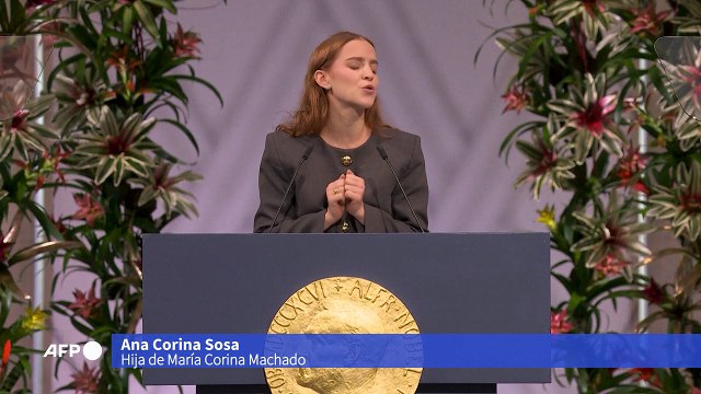 Hija de la opositora venezolana Machado recibe el Nobel de la Paz en su ausencia