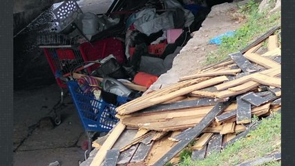 Indigentes siguen viviendo bajo el puente del libramiento | CPS Noticias Puerto Vallarta