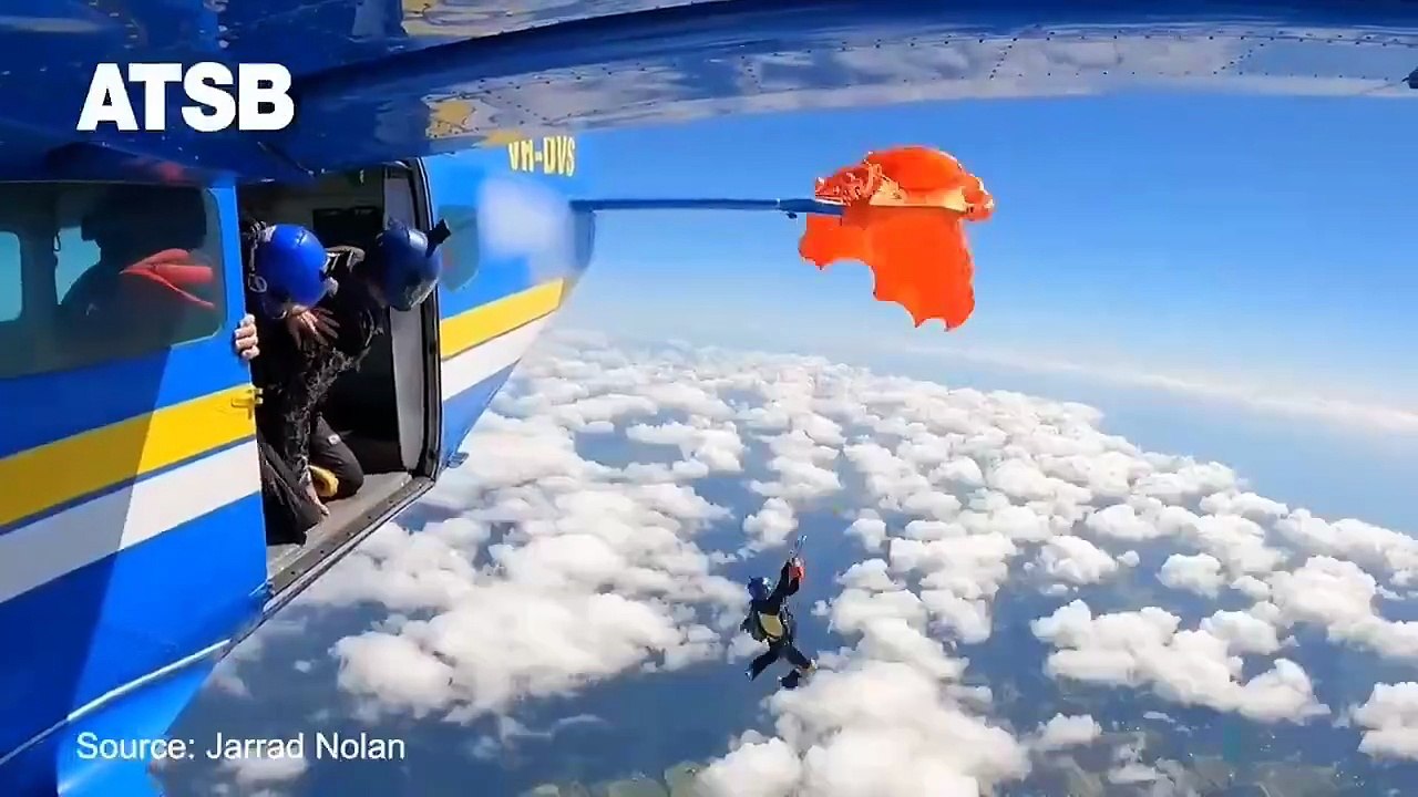 Colgando del avión 2