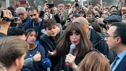 Bernini contestata dagli studenti di Medicina: «Non ce la facciamo più». Lei replica: «Siete dei poveri comunisti» ma poi ci parla