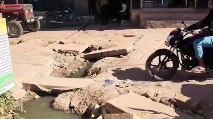 रेलवे स्टेशन का कायाकल्प बना मुसीबत: अमृत योजना में रास्ते तबाह, यात्रियों की जान हर रोज़ अटक रही