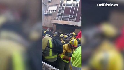 La policía carga contra los bomberos forestales que protestaban por sus condiciones laborales en Madrid