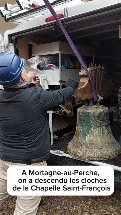 La flèche de la chapelle de l'hôpital de Mortagne-au-Perche a été retirée