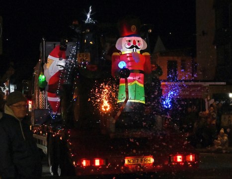Pembrokeshire Christmas Convoy lights up locality for charity!