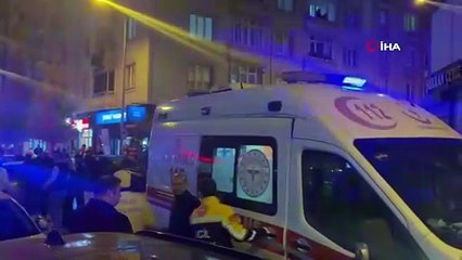 Araçla çarpışan motosiklet yayanın üstüne uçtu