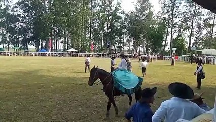Jineteadas en pelo y basto argentino - "A Poncho y Espuelas" - Parte 1 de 2 - Ruedo Parque Rivera, Melo 07/12/2025