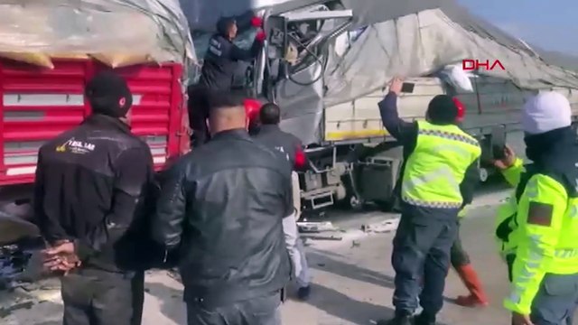 Konya'da 4 TIR'ın karıştığı zincirleme kaza