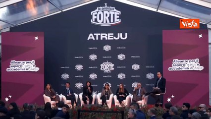 Bernini contestata da studenti ad Atreju cita Berlusconi: "Siete sempre dei poveri comunisti"