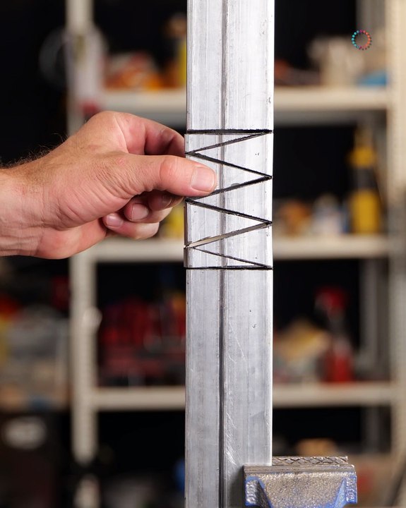 Satisfying metal folding with strategic cuts🛠️