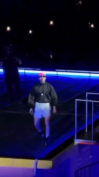 ¡Perreo hasta el suelo! Bad Bunny sufre caída viral en el techo de 'La Casita' durante concierto en CDMX