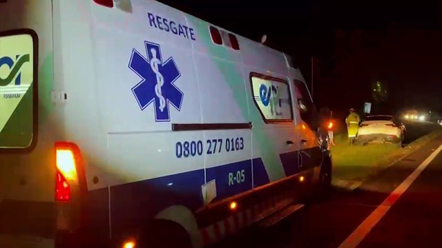 Colisão traseira entre Astra e Fastback mobiliza socorristas na BR-277 em Cascavel