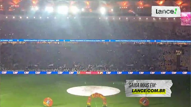 Torcidas de Fluminense e Vasco dão show no Maracanã