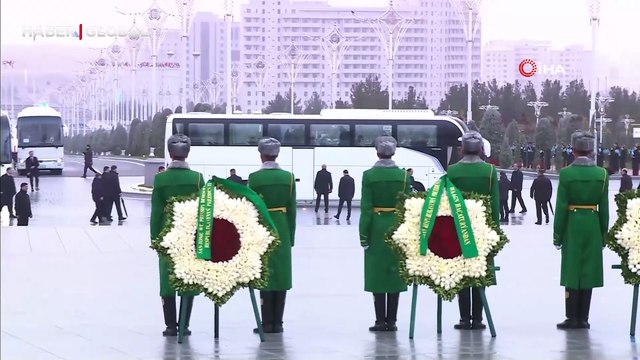 Cumhurbaşkanı Erdoğan, Türkmenistan'da Tarafsızlık Anıtı'na çelenk koyma törenine katıldı