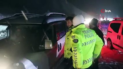 Erzincan’da kar ve tipi nedeniyle iki ana yol ulaşıma kapatıldı