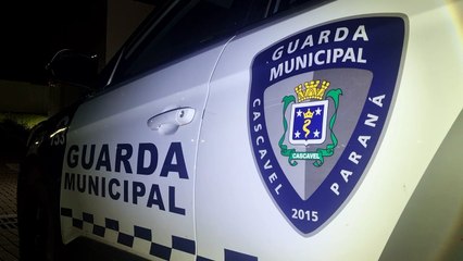 Mulher foge pela janela e procura ajuda da Guarda Municipal após agressão no Centro de Cascavel