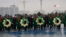 Cumhurbaşkanı Erdoğan, Türkmenistan’da Tarafsızlık Anıtı’na çelenk koyma törenine katıldı