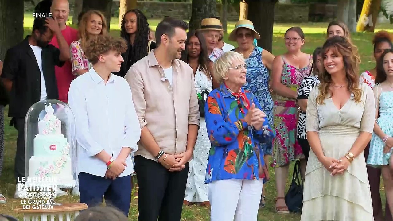 Avec émotion et les larmes aux yeux, Mercotte a fait ses adieux hier soir au "Meilleur Pâtissier" sur M6 - Regardez