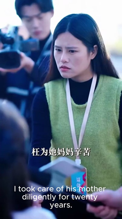 She Uses Her Name as a Blade / 她以声名为刃