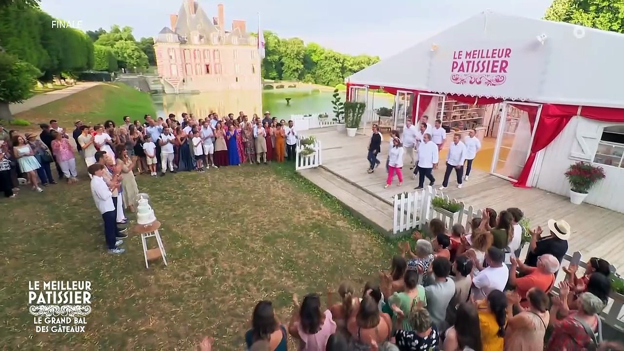 Mercotte a fait ses adieux à l'émission "Le Meilleur Pâtissier" après 14 ans de bons et loyaux services.