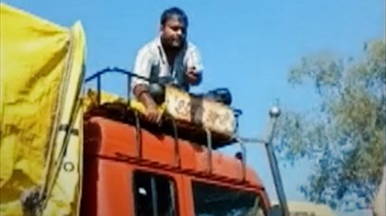 ट्रक ड्राइवर ने की आत्मदाह की कोशिश