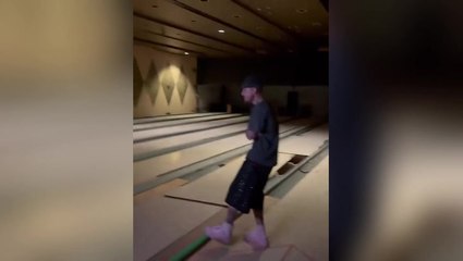 Justin Bieber visits iconic ‘Baby’ bowling alley 15 years after hit song debut