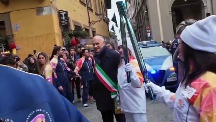 Prato, il passaggio della fiaccola olimpica
