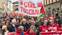 Sciopero generale, migliaia di persone in corteo a Firenze: «Stop tagli»