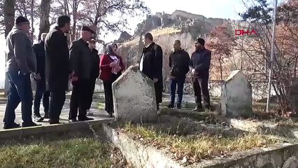 Mezarlık mezarlık gezip 63 yıl önce şehit düşen binbaşı babasını arıyordu... İzini buldu!